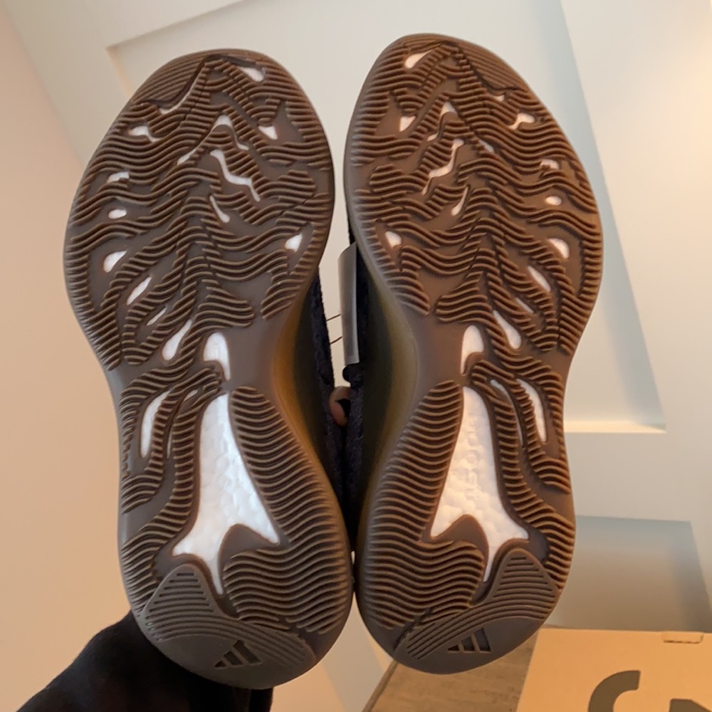 YEEZY BOOST 380 size US 7 Men’s - Picture 6 of 8